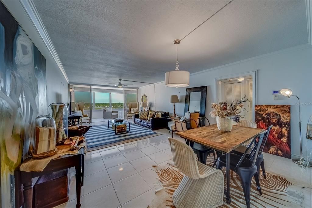 Active With Contract: $2,975 (1 beds, 1 baths, 1060 Square Feet)