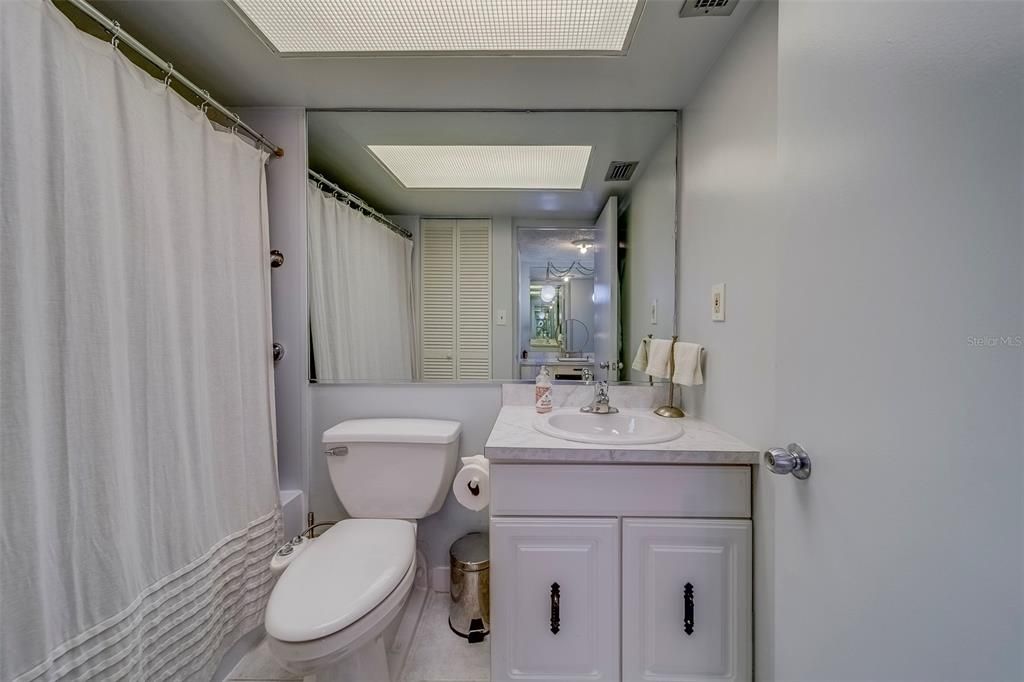 Active With Contract: $2,975 (1 beds, 1 baths, 1060 Square Feet)