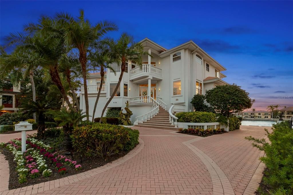 For Sale: $3,750,000 (4 beds, 4 baths, 5254 Square Feet)