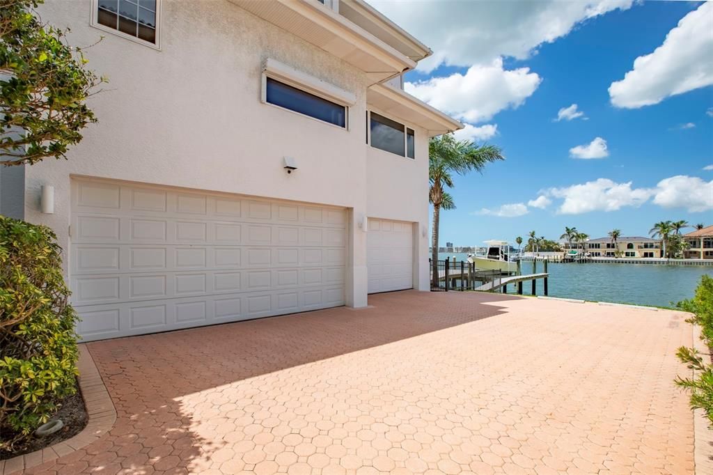 For Sale: $3,750,000 (4 beds, 4 baths, 5254 Square Feet)