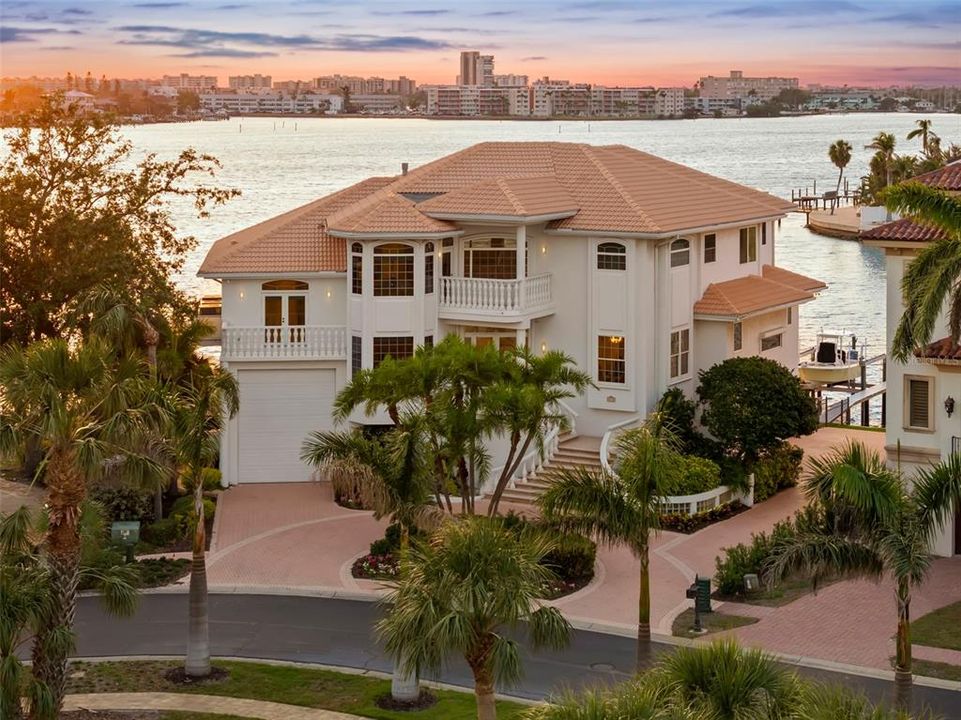 For Sale: $3,750,000 (4 beds, 4 baths, 5254 Square Feet)