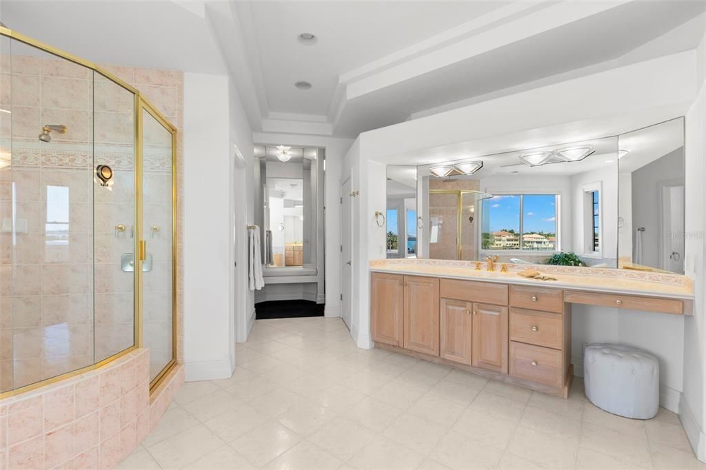 For Sale: $3,750,000 (4 beds, 4 baths, 5254 Square Feet)