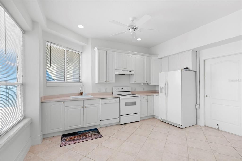 For Sale: $3,750,000 (4 beds, 4 baths, 5254 Square Feet)