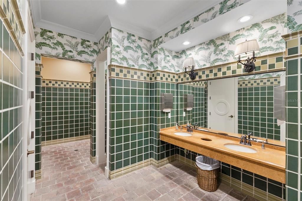 En Venta: $1,749,000 (4 camas, 3 baños, 2610 Pies cuadrados)