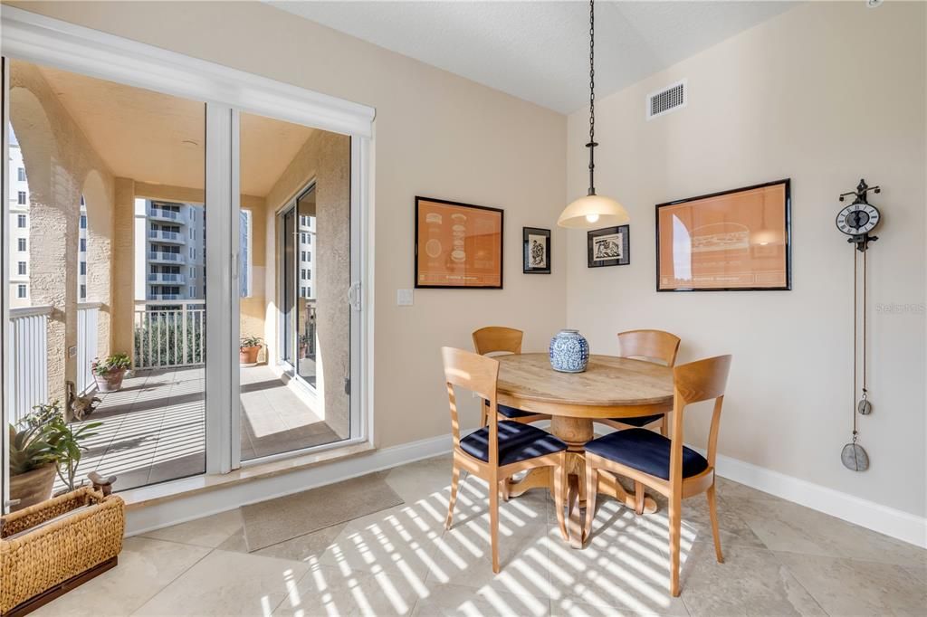 En Venta: $1,749,000 (4 camas, 3 baños, 2610 Pies cuadrados)