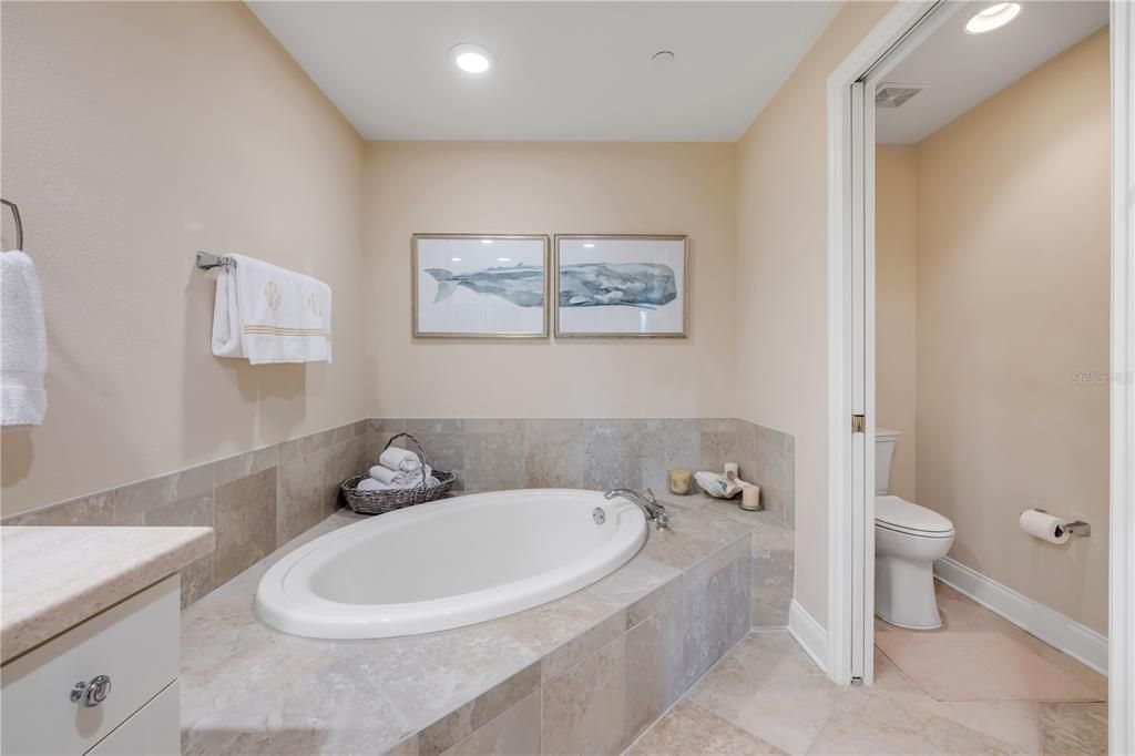 En Venta: $1,749,000 (4 camas, 3 baños, 2610 Pies cuadrados)