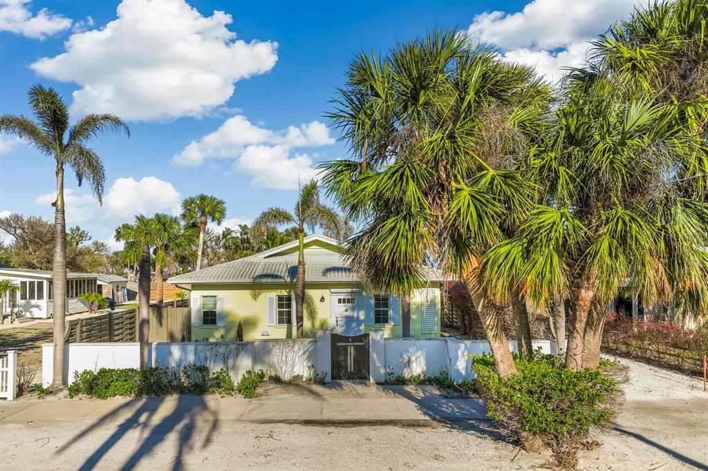 Vendido Recientemente: $2,995,000 (3 camas, 3 baños, 2244 Pies cuadrados)