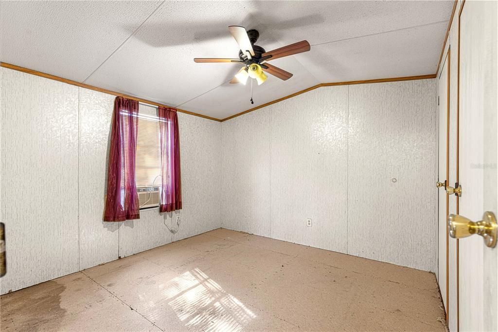 待售: $115,000 (2 贝兹, 1 浴室, 784 平方英尺)