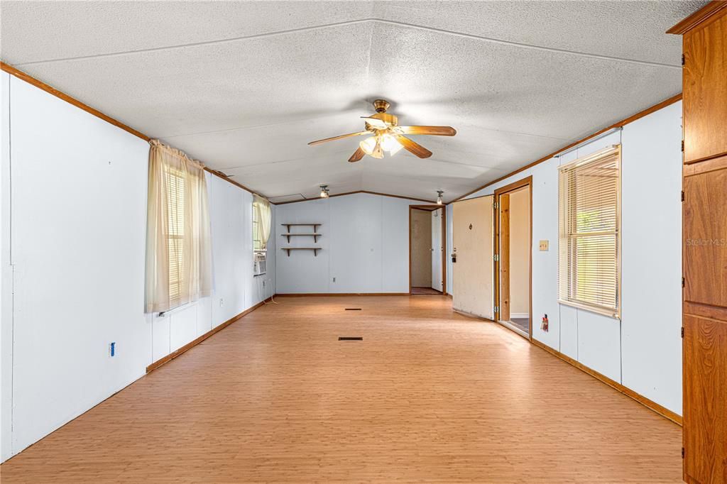 待售: $115,000 (2 贝兹, 1 浴室, 784 平方英尺)