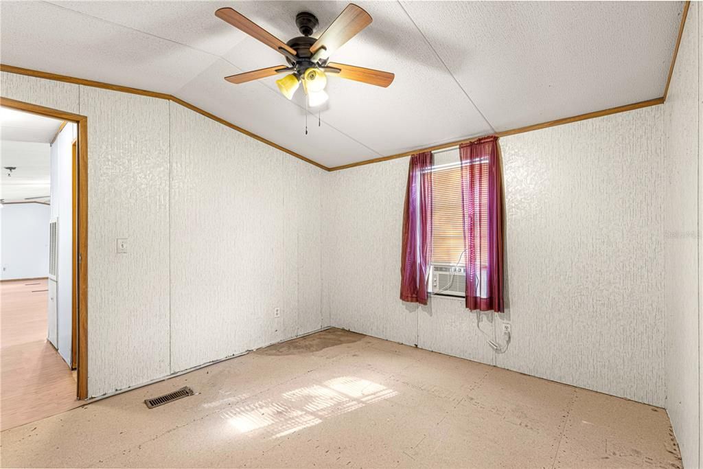 待售: $115,000 (2 贝兹, 1 浴室, 784 平方英尺)