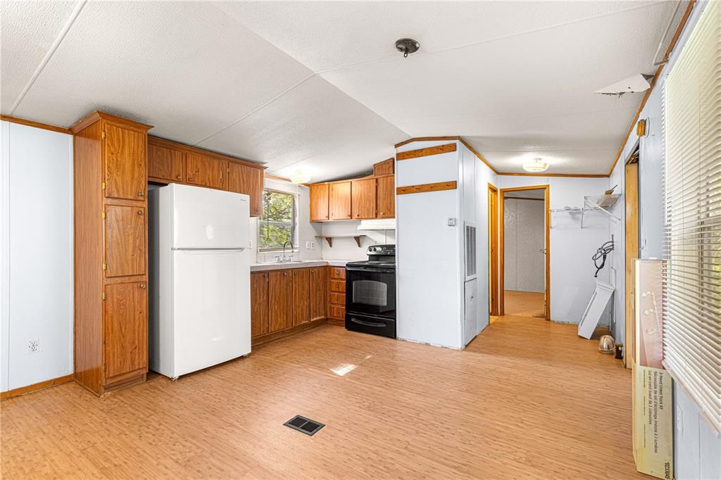 待售: $115,000 (2 贝兹, 1 浴室, 784 平方英尺)