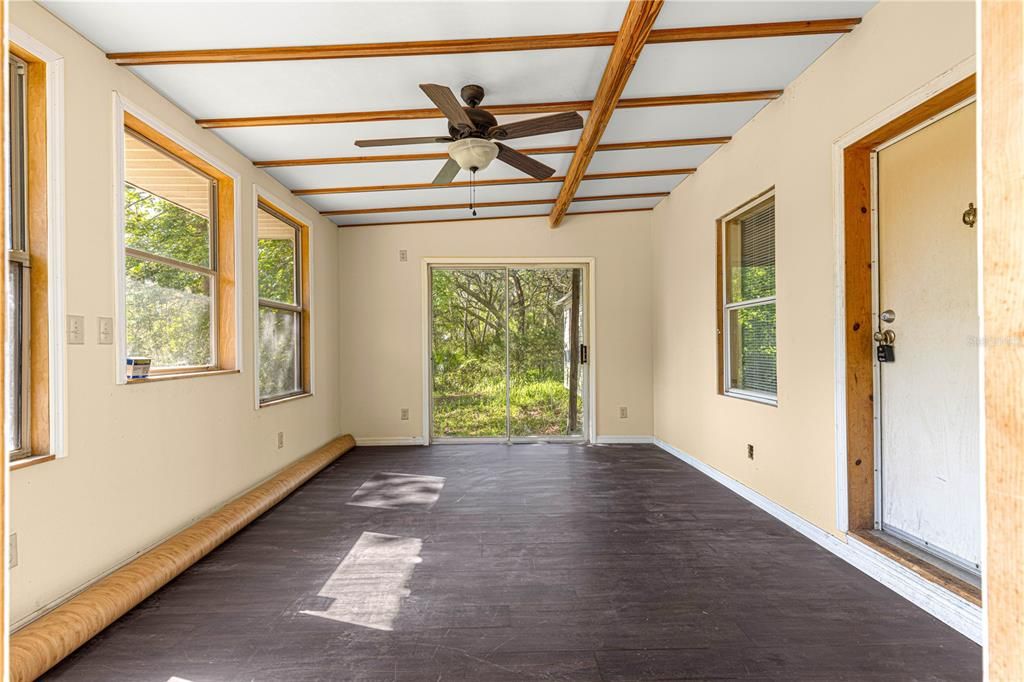 待售: $115,000 (2 贝兹, 1 浴室, 784 平方英尺)