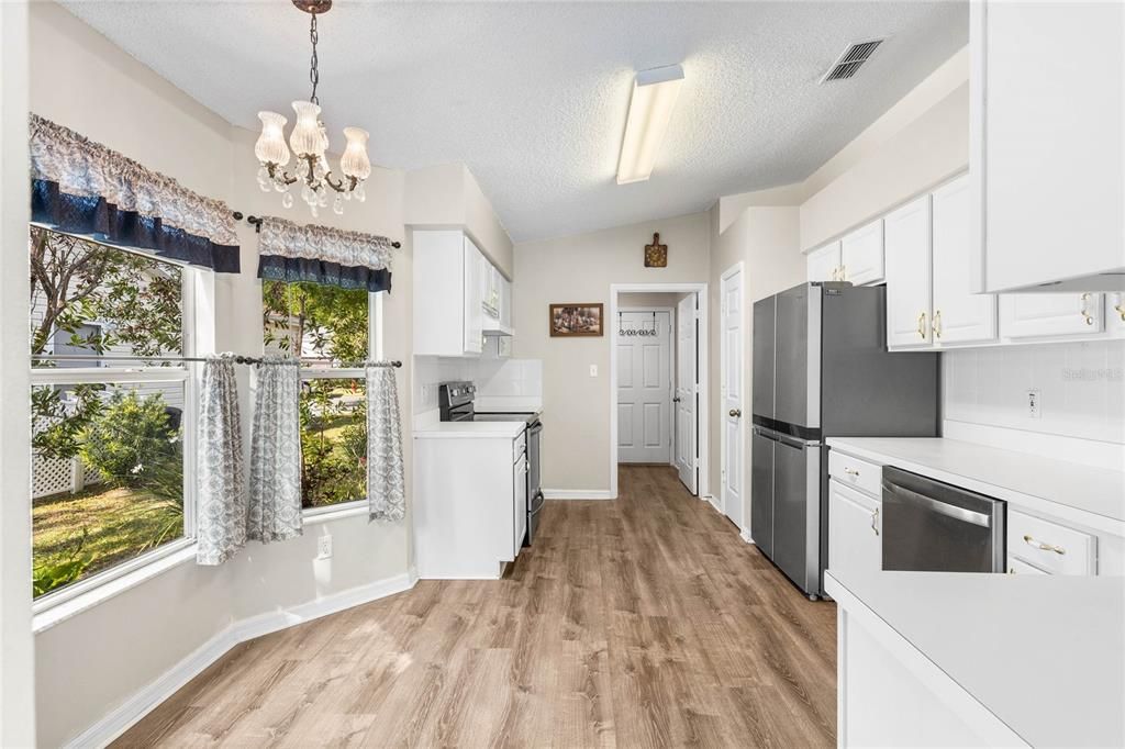 For Sale: $250,000 (3 beds, 2 baths, 1469 Square Feet)