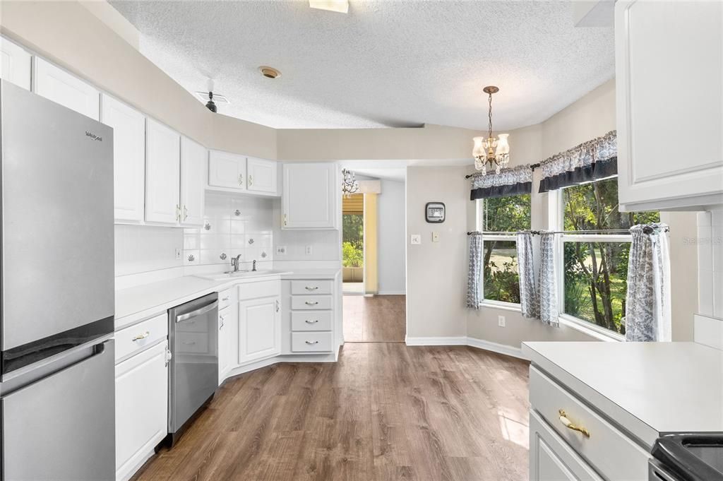 For Sale: $250,000 (3 beds, 2 baths, 1469 Square Feet)