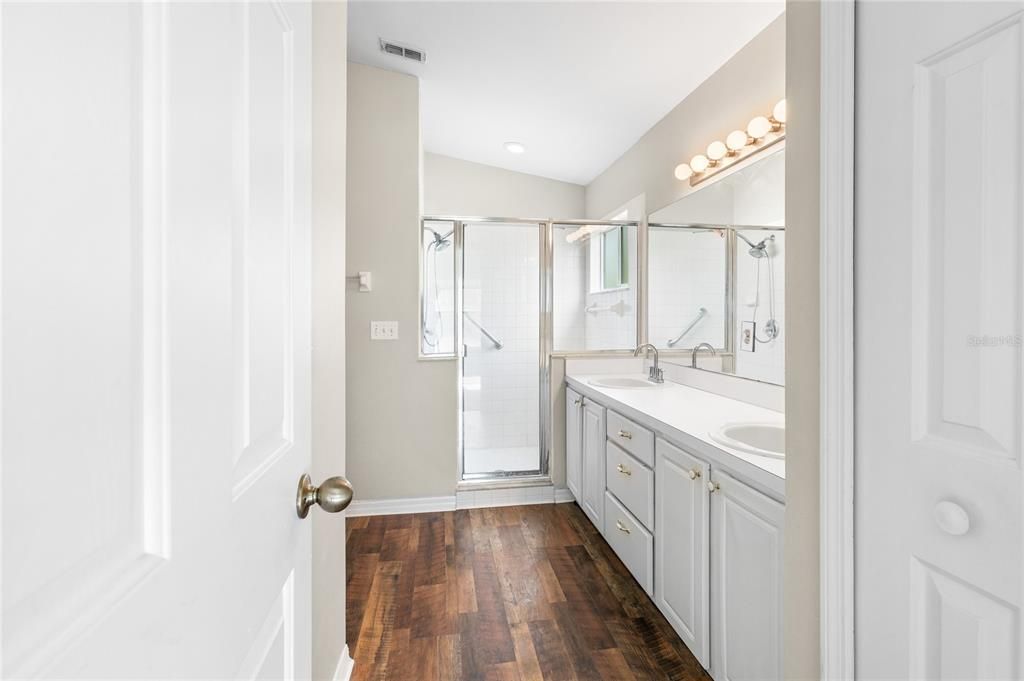 For Sale: $250,000 (3 beds, 2 baths, 1469 Square Feet)