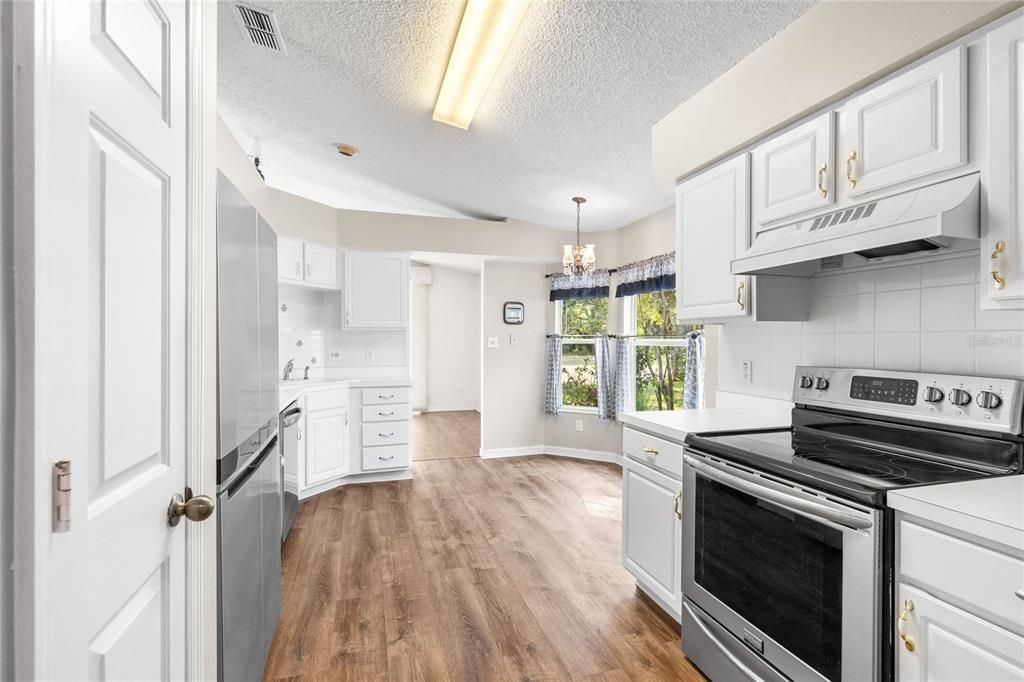 For Sale: $250,000 (3 beds, 2 baths, 1469 Square Feet)