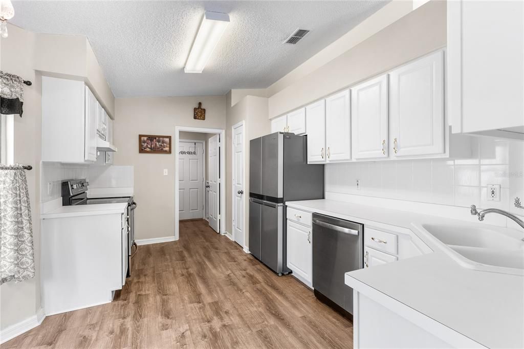 For Sale: $250,000 (3 beds, 2 baths, 1469 Square Feet)