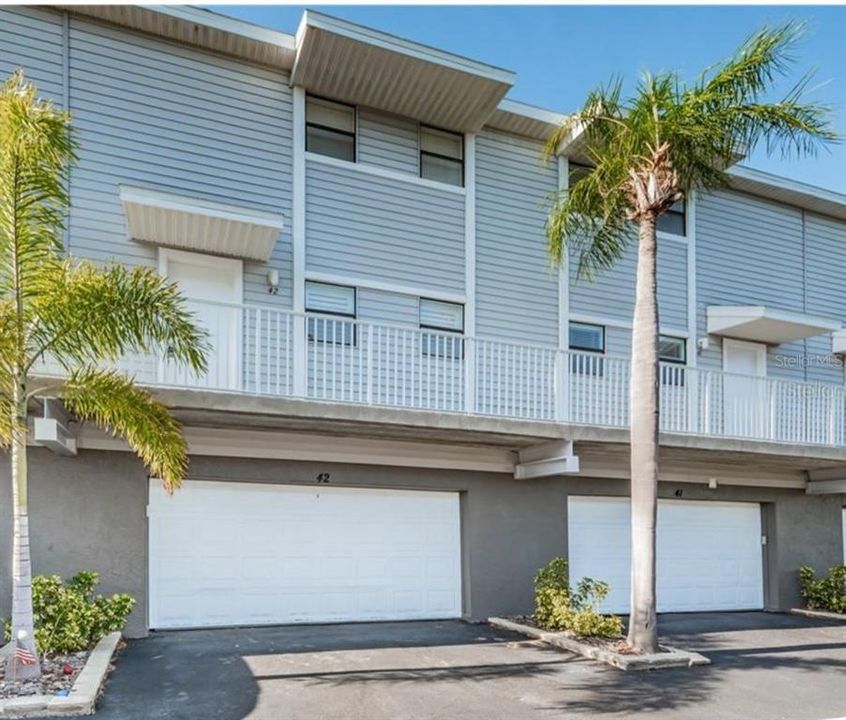 For Sale: $535,000 (2 beds, 2 baths, 1225 Square Feet)