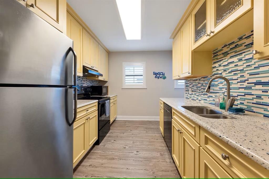 For Sale: $535,000 (2 beds, 2 baths, 1225 Square Feet)