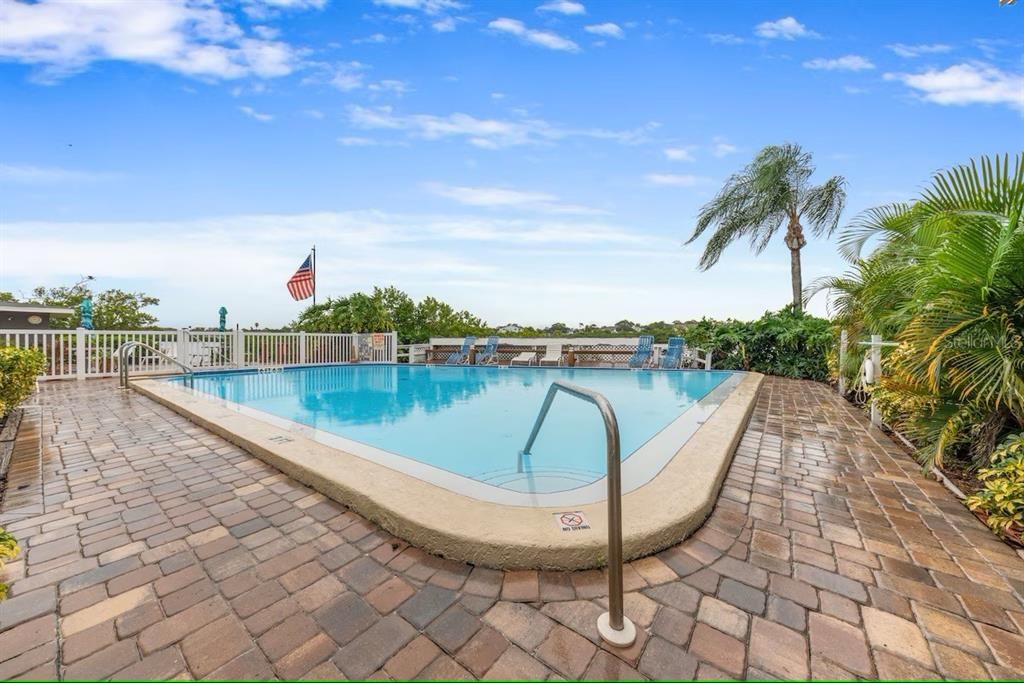 For Sale: $535,000 (2 beds, 2 baths, 1225 Square Feet)