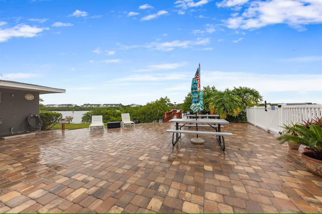 For Sale: $535,000 (2 beds, 2 baths, 1225 Square Feet)