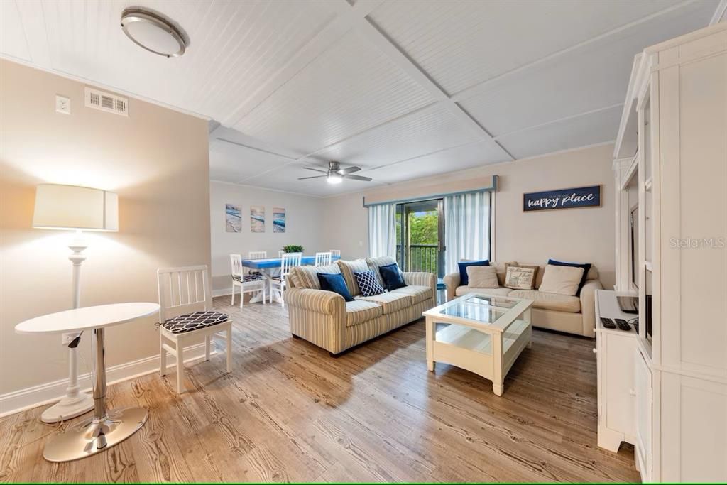 For Sale: $535,000 (2 beds, 2 baths, 1225 Square Feet)