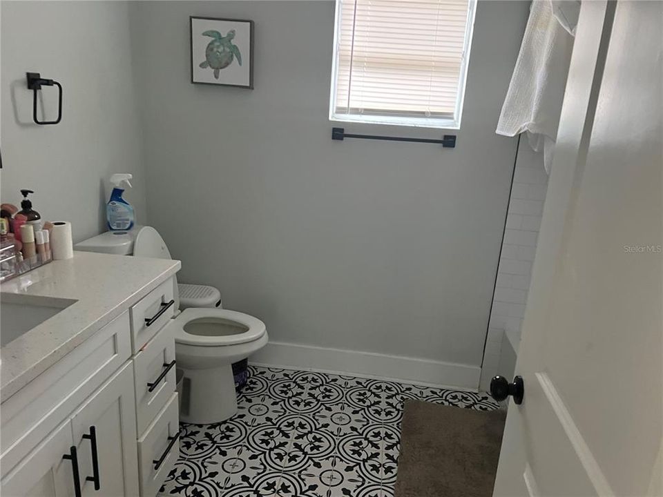 Под контрактом: $269,900 (3 спален, 1 ванн, 1072 Квадратных фут)