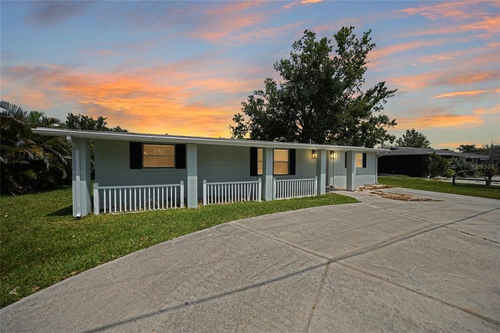 Active With Contract: $184,900 (3 beds, 2 baths, 1122 Square Feet)
