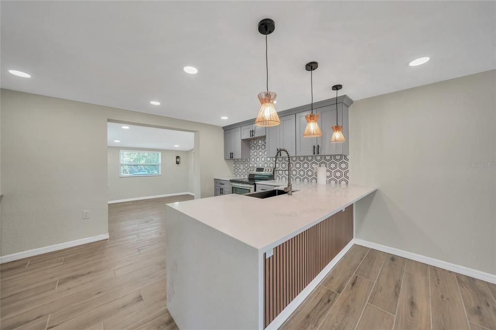 Active With Contract: $184,900 (3 beds, 2 baths, 1122 Square Feet)