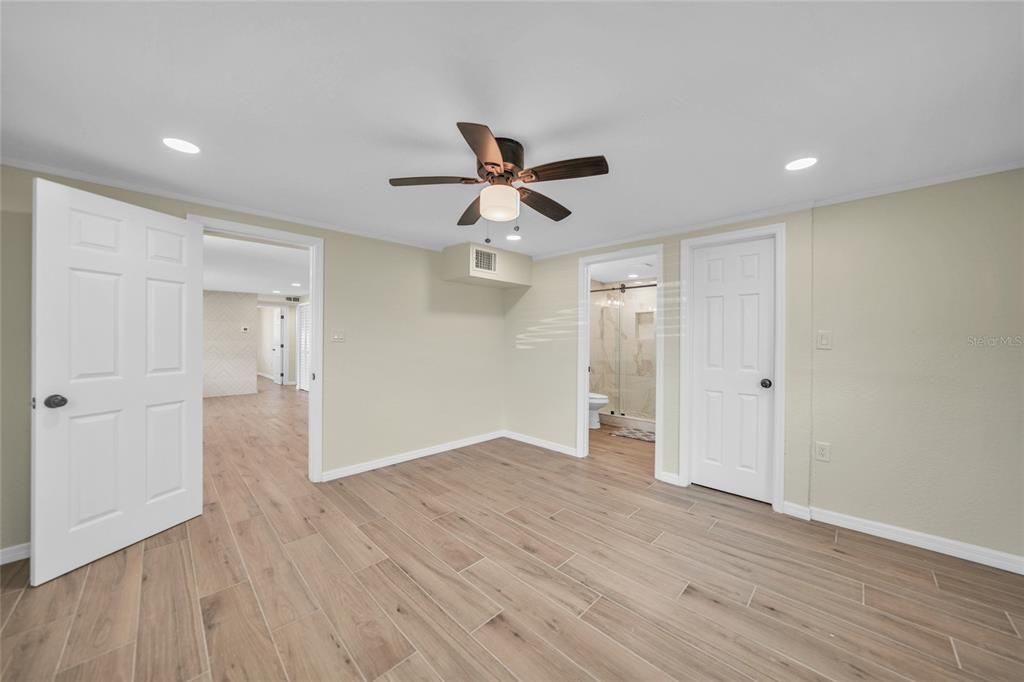 Active With Contract: $184,900 (3 beds, 2 baths, 1122 Square Feet)