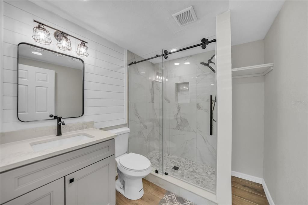 Active With Contract: $184,900 (3 beds, 2 baths, 1122 Square Feet)