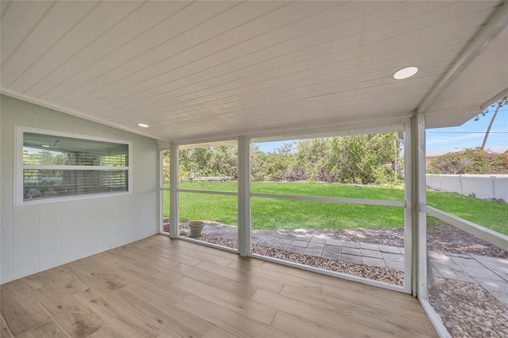 Active With Contract: $184,900 (3 beds, 2 baths, 1122 Square Feet)