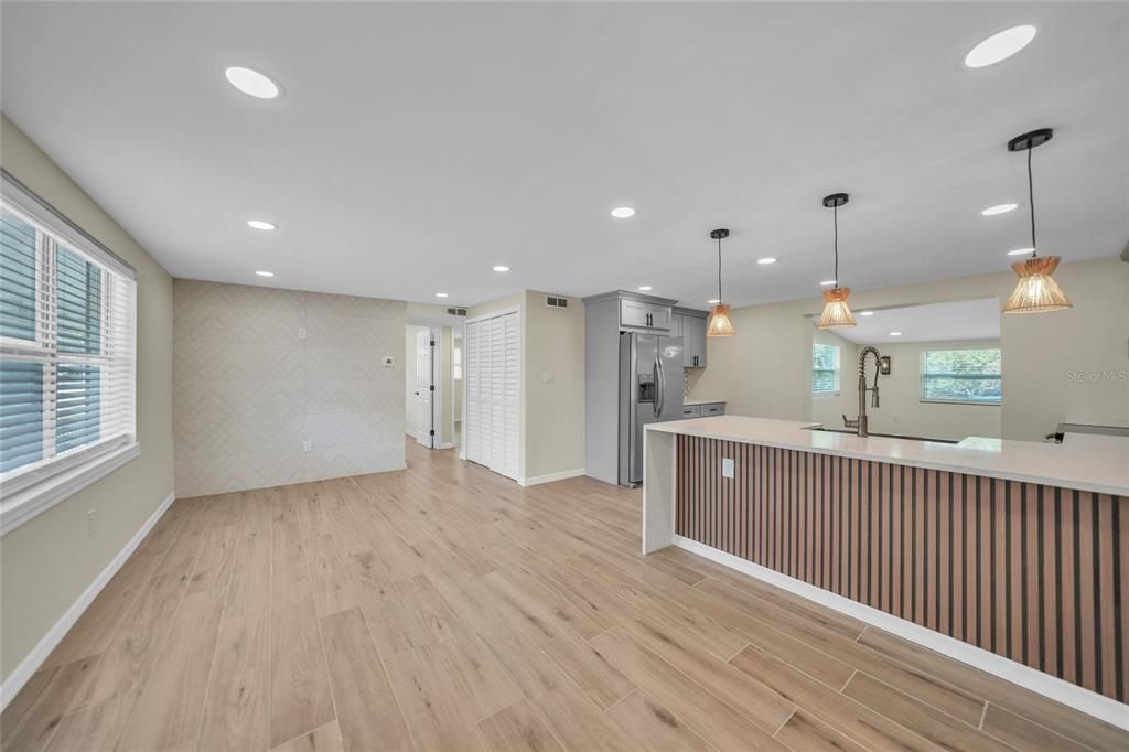 Active With Contract: $184,900 (3 beds, 2 baths, 1122 Square Feet)