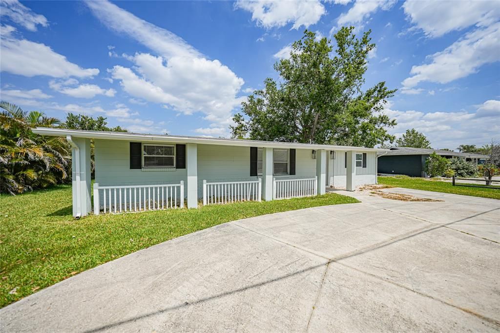 Active With Contract: $184,900 (3 beds, 2 baths, 1122 Square Feet)