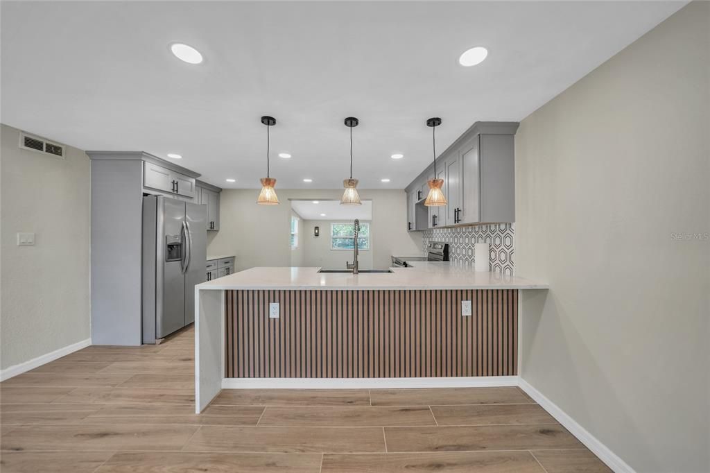 Active With Contract: $184,900 (3 beds, 2 baths, 1122 Square Feet)