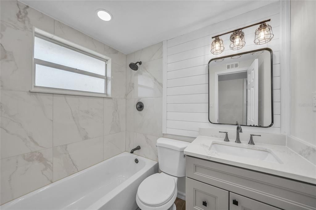 Active With Contract: $184,900 (3 beds, 2 baths, 1122 Square Feet)