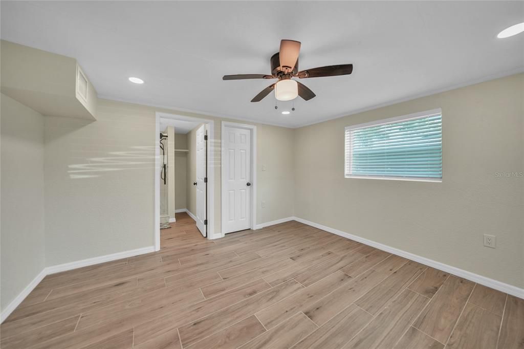 Active With Contract: $184,900 (3 beds, 2 baths, 1122 Square Feet)