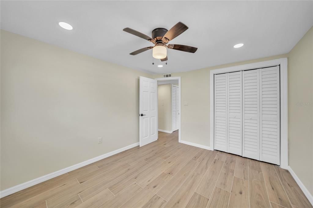 Active With Contract: $184,900 (3 beds, 2 baths, 1122 Square Feet)