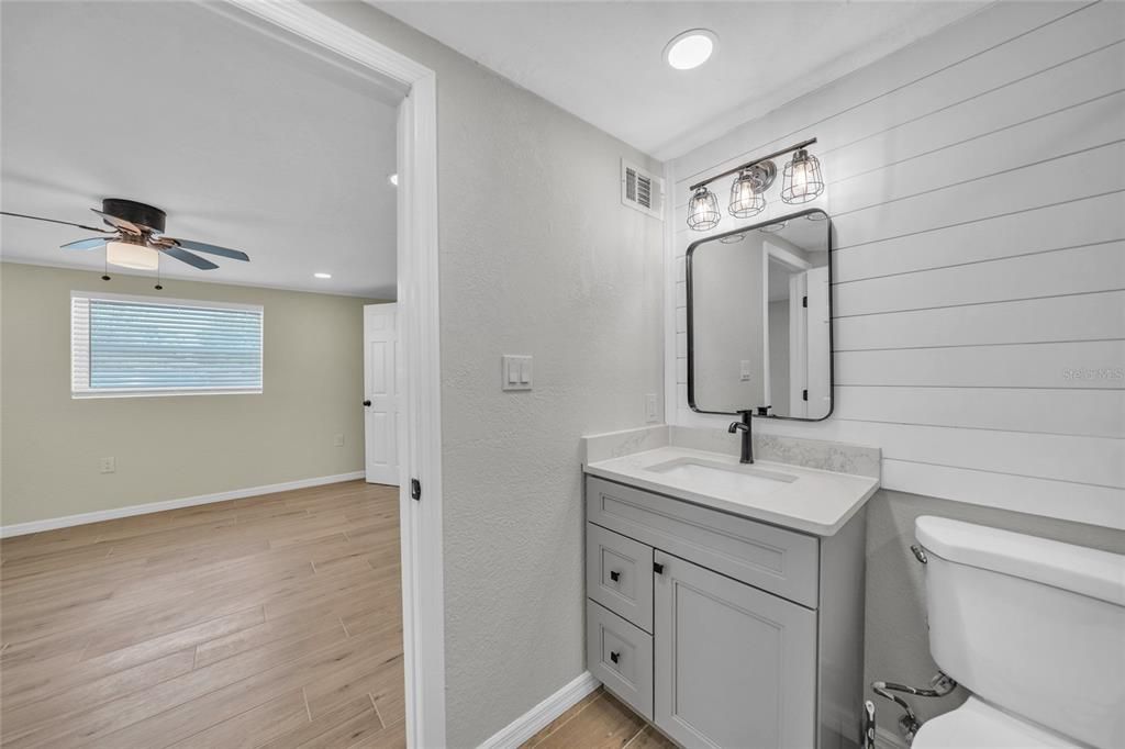 Active With Contract: $184,900 (3 beds, 2 baths, 1122 Square Feet)