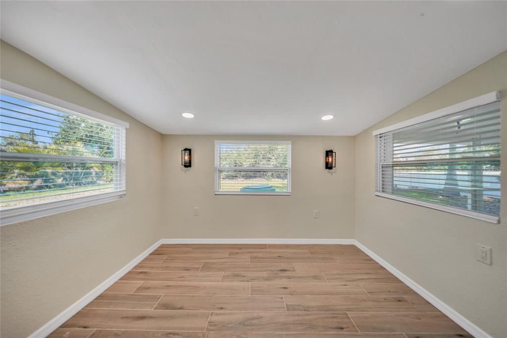 Active With Contract: $184,900 (3 beds, 2 baths, 1122 Square Feet)