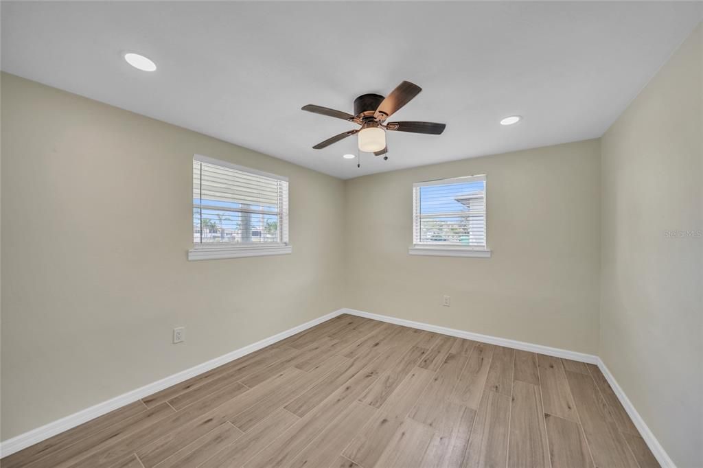 Active With Contract: $184,900 (3 beds, 2 baths, 1122 Square Feet)