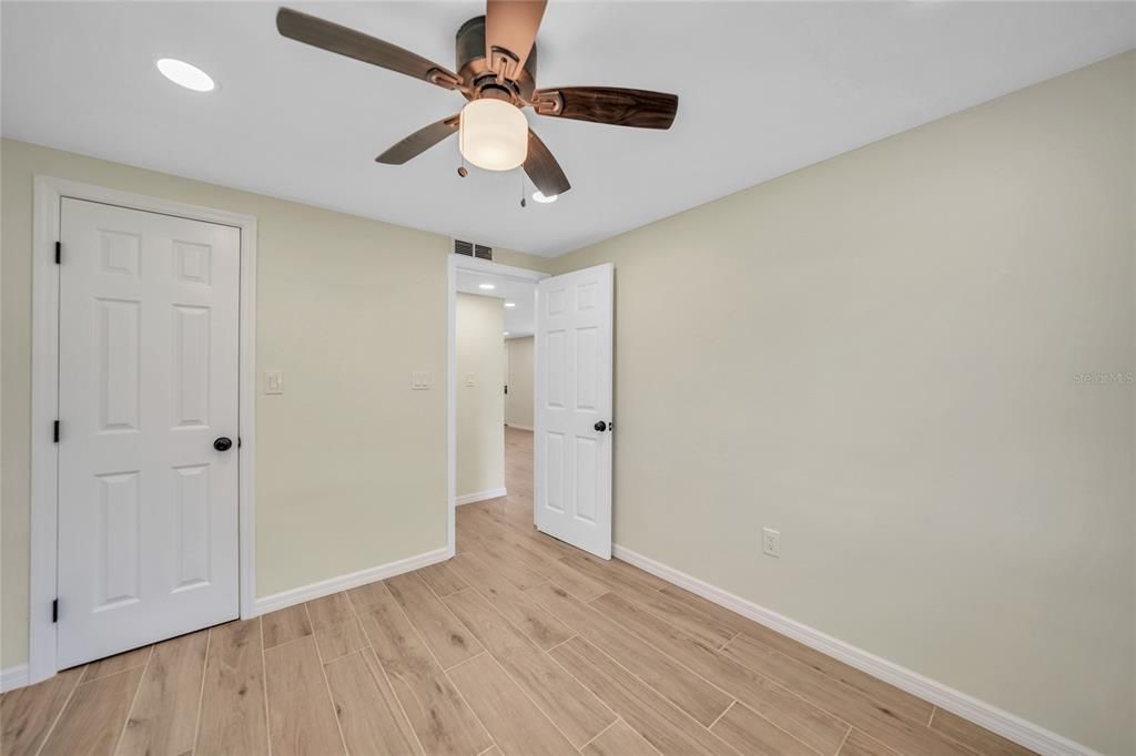 Active With Contract: $184,900 (3 beds, 2 baths, 1122 Square Feet)