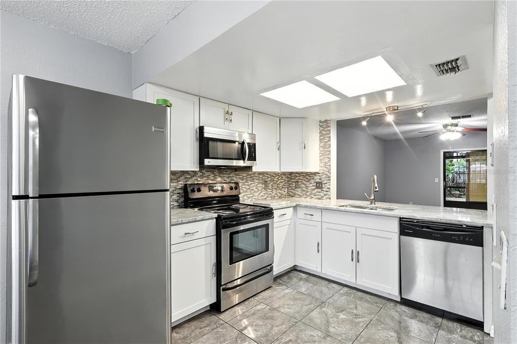 For Sale: $249,000 (2 beds, 2 baths, 1088 Square Feet)