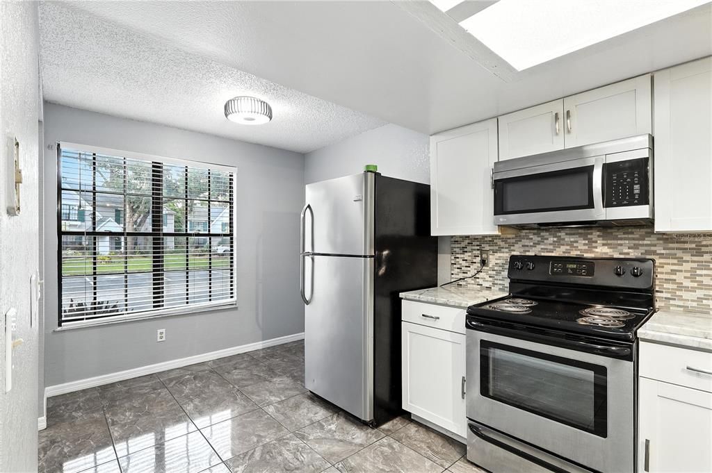 For Sale: $249,000 (2 beds, 2 baths, 1088 Square Feet)