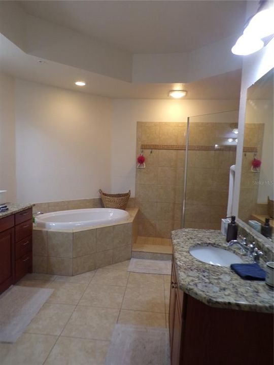 For Rent: $3,000 (3 beds, 2 baths, 1915 Square Feet)