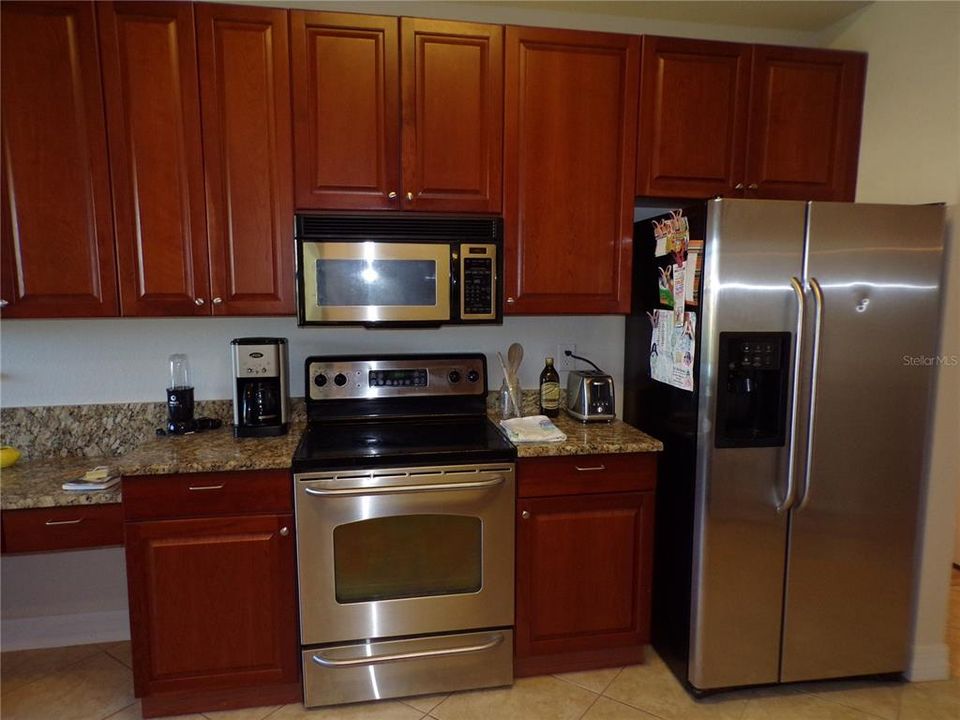 For Rent: $3,000 (3 beds, 2 baths, 1915 Square Feet)