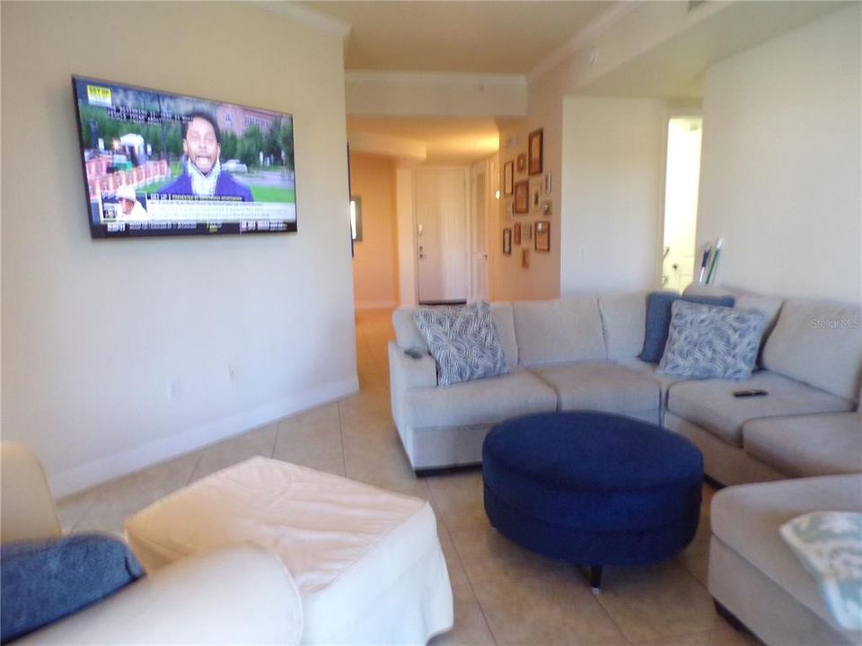 For Rent: $3,000 (3 beds, 2 baths, 1915 Square Feet)