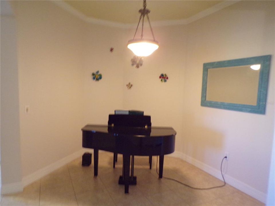 For Rent: $3,000 (3 beds, 2 baths, 1915 Square Feet)