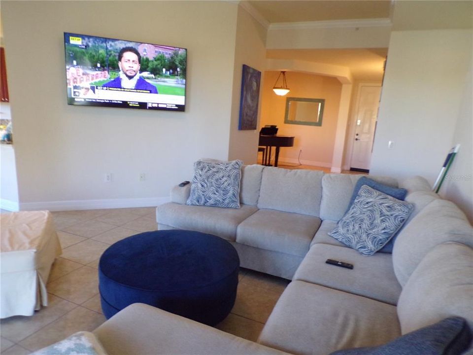 For Rent: $3,000 (3 beds, 2 baths, 1915 Square Feet)