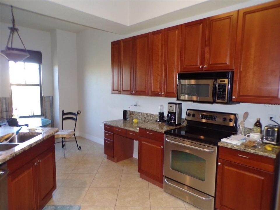 For Rent: $3,000 (3 beds, 2 baths, 1915 Square Feet)